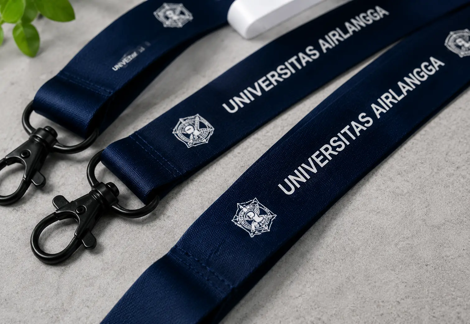 Lanyard custom biru untuk kebutuhan kampus dan sekolah